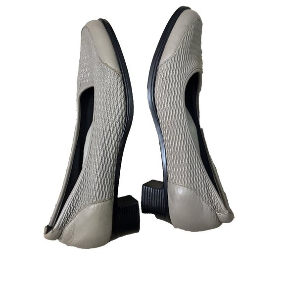 FootSmart Taupe Leather Heels Pump Size 9 WW - Picture 5 of 6